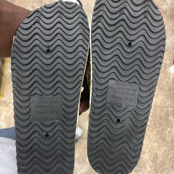 JustB bling slides size 6 gold and Tan - Picture 5 of 7